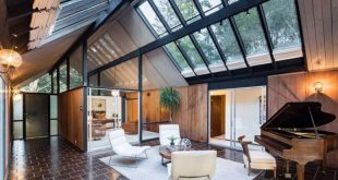 Elegant Mid-Century Modern Home With Skylights - DigsDi