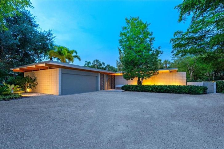 A Florida mid-century modern home designed by architect Mary Hook .