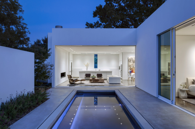 Modern Casa Di Luce With Crisp White Interiors - DigsDi