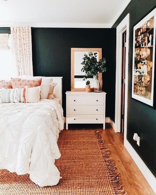 Dark, moody emerald green walls + jute rug = Earthy Vibes. Find a .