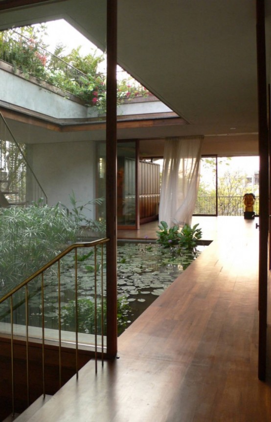 10 The Most Cool And Amazing Indoor Courtyards Ever - DigsDi