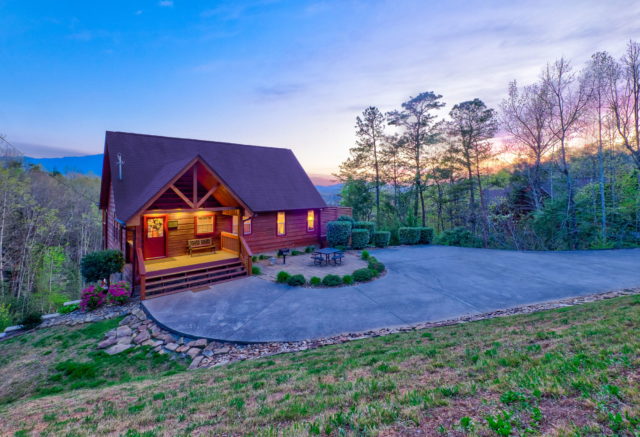 Cozy Mountain Cabins - Cabins in Gatlinburg and Pigeon Forge,