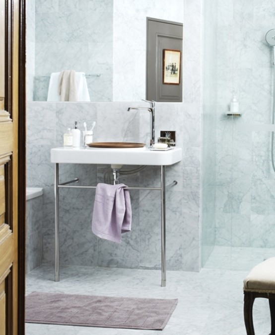 Calm And Cozy Bathroom Design Of Various Tints Of Marble - DigsDi