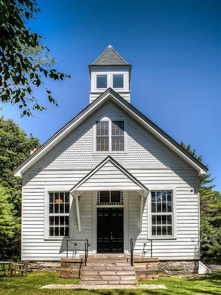 123 years ago, this home was a one-room schoolhouse — peek inside .