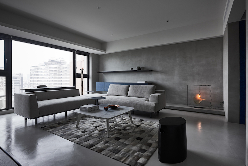 Modern Apartment With A Low-Profile, Chic And Balanced Interior .