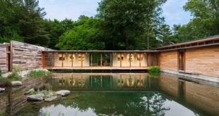 Three-Volume Residence Around A Large Pond | Architecte, Maison .
