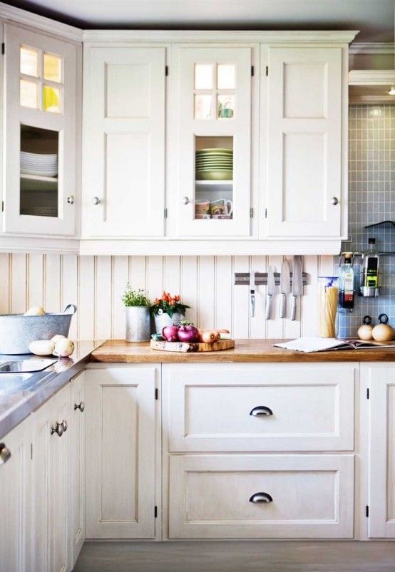 15 Easy Tips For Creating A Farmhouse Kitchen | Traditional white .