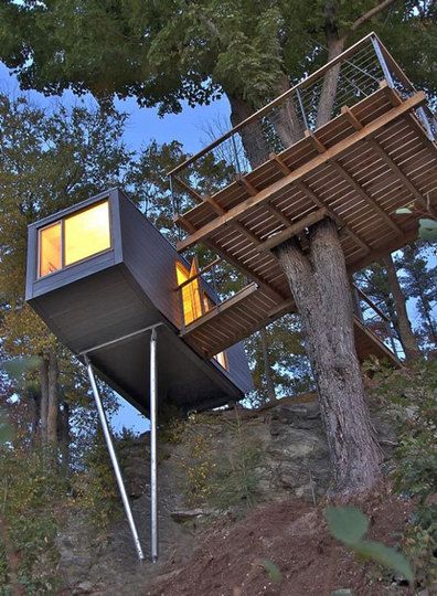 Treehouse Residence on the Hudson River by Baumraum | Modern tree .