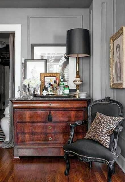 23 Ways To Incorporate Antique Chairs Into Modern Decor - DigsDi