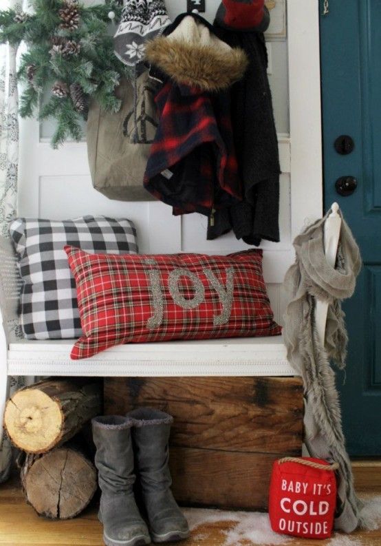 Welcoming And Cozy Christmas Entryway Decor Ideas | Christmas .