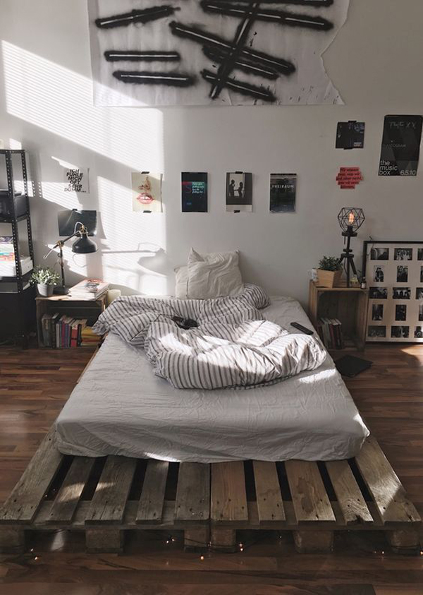 Wooden bachelor room style