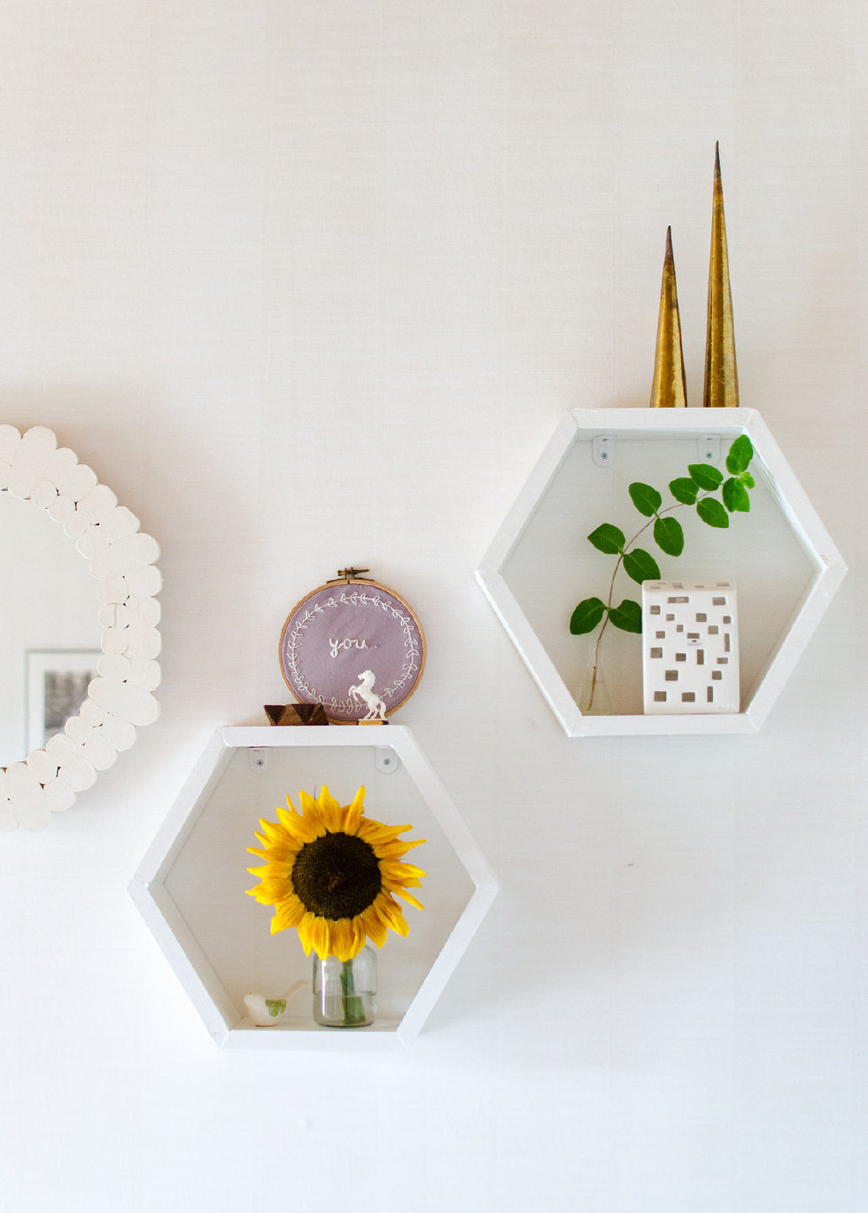 Honeycomb shelves for the wall
