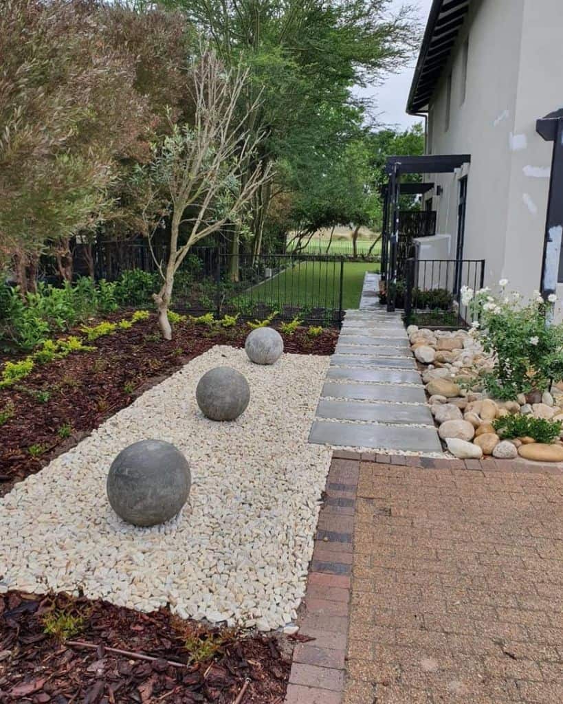 modern garden paving stones, white stones, round ornaments 