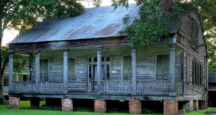 Hocker Farm With A Traditional Exterior