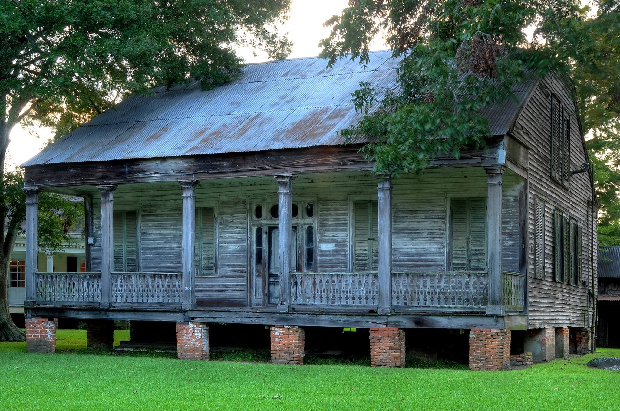 Hocker Farm With A Traditional Exterior Experience the Charm of Hocker Farm’s Timeless Facade