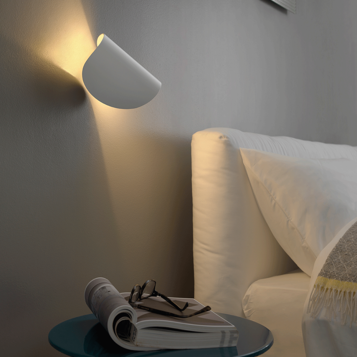 Aligned Lamp With Rotation Efficiently Adjustable Lamp for Versatile Lighting Options