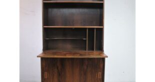 Bookcase With Sliding Parts