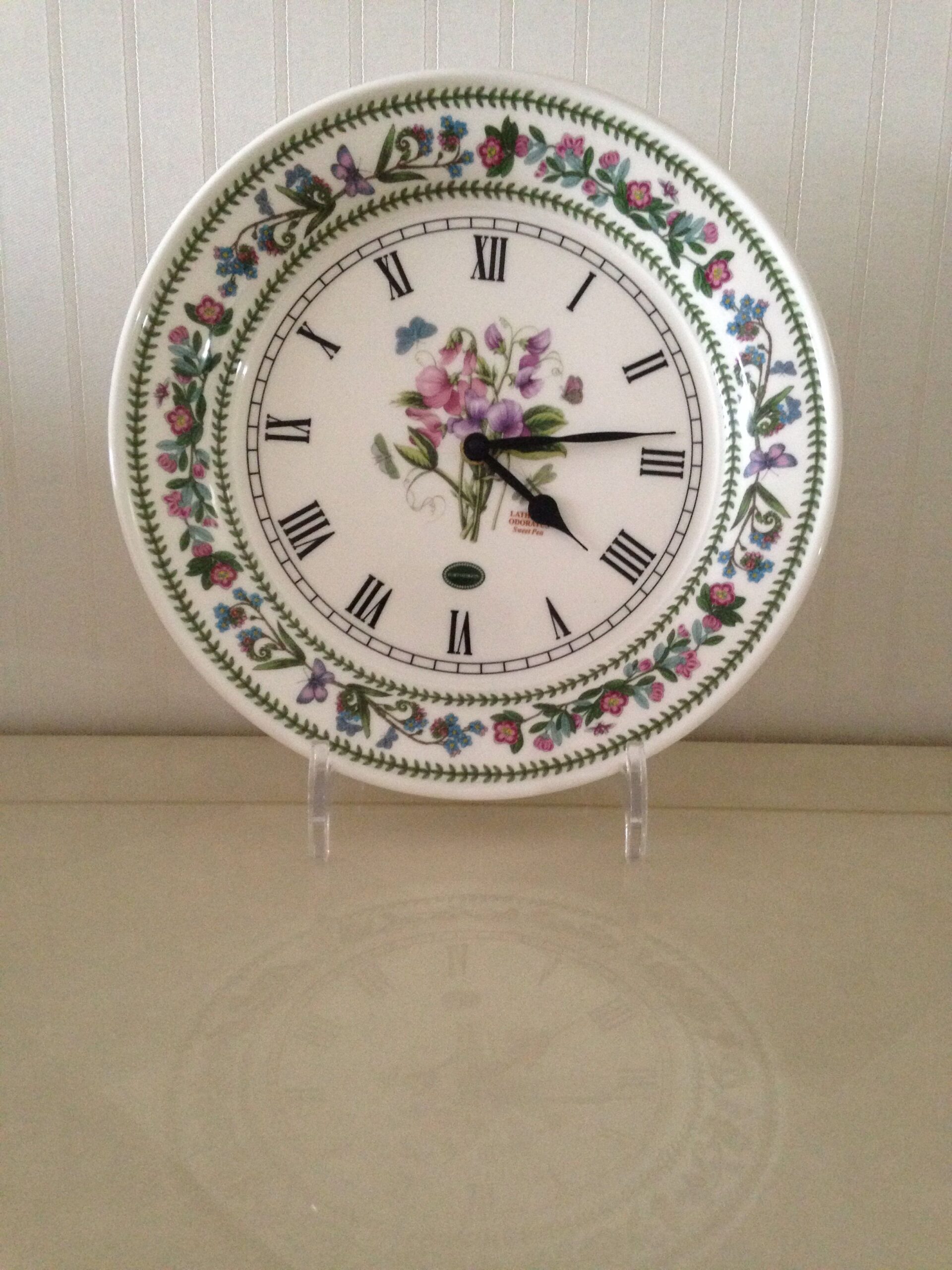 Botanical Inspired Clock Elegant Timepiece with Garden-Inspired Design