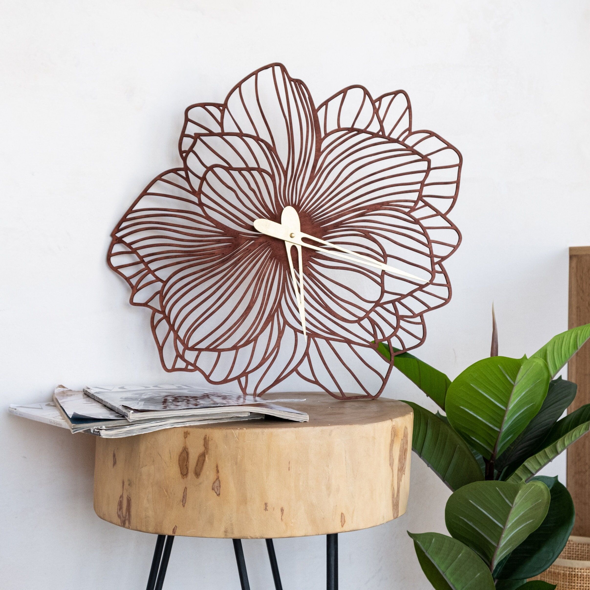 Botanical Inspired Clock Time Showcased Through Nature’s Beauty