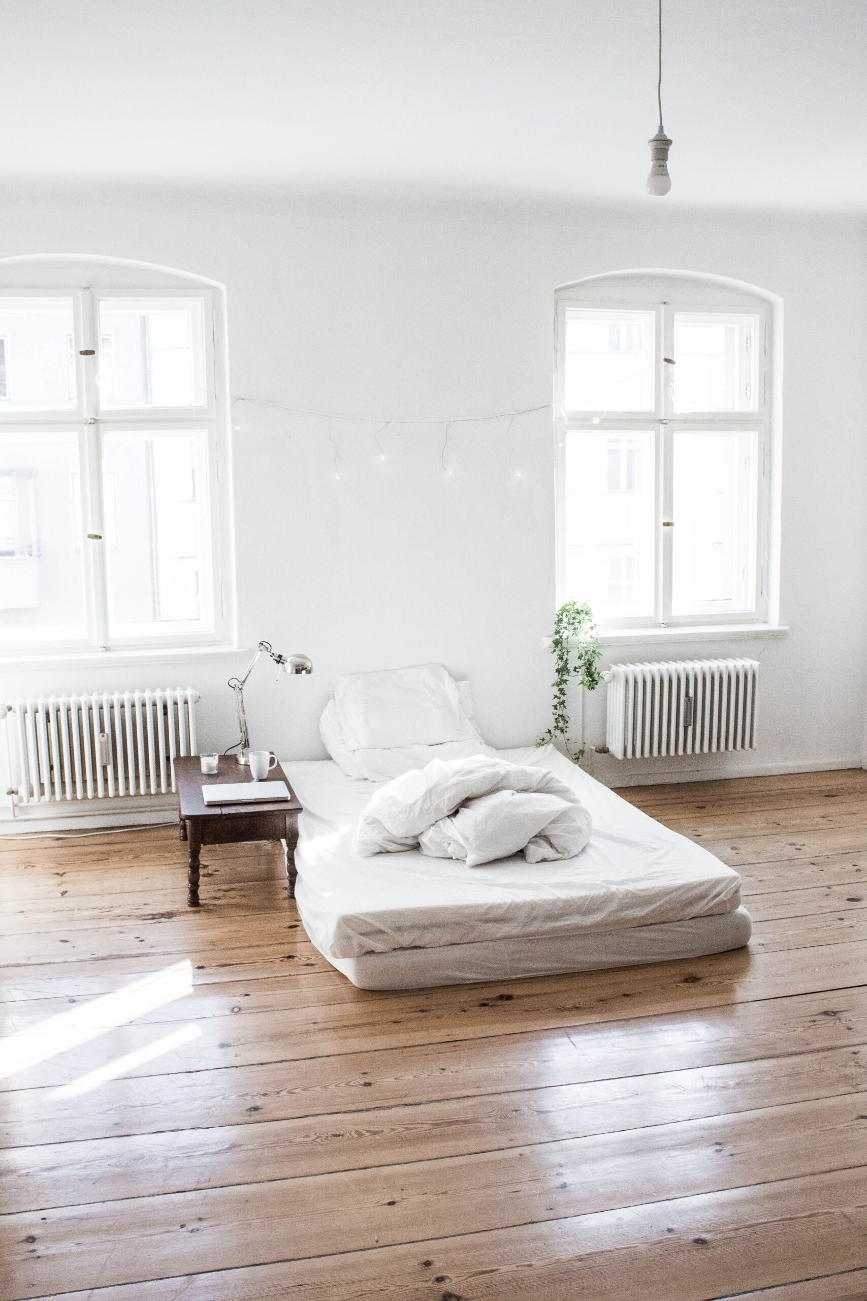 Minimalist And Airy White Loft Elegant White Loft with a Spacious Feel