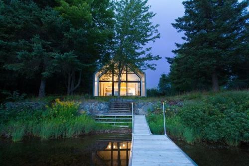 Minimalist Lakeside Cottage Serenity by the Water: A Simple Lake Retreat