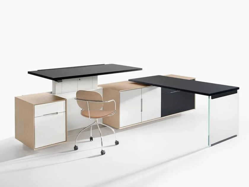 Mobile Glass Workstation “Creating a Convenient and Versatile Work Area on the Go”