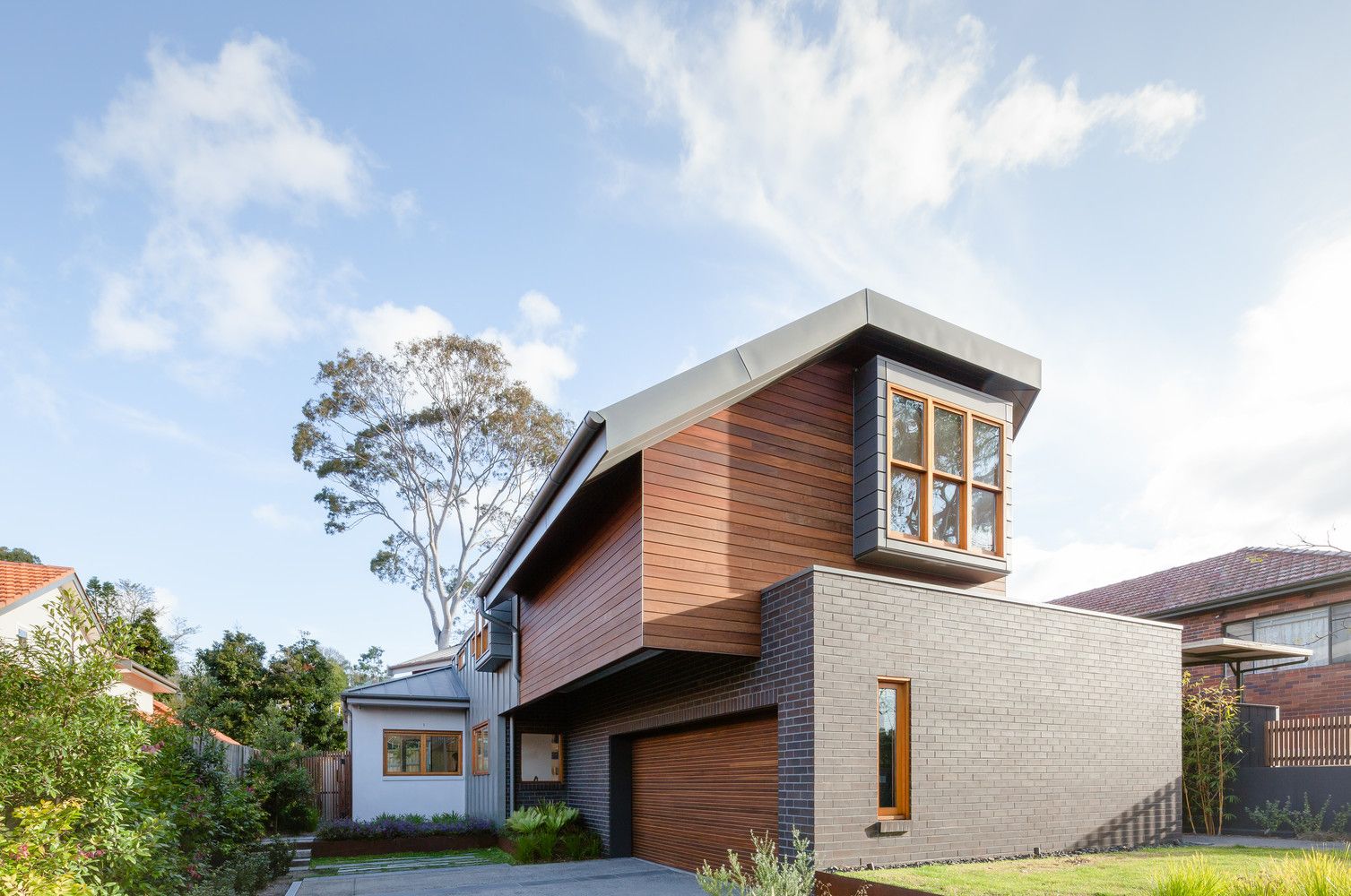 Naremburn House Charming Renovated Home with Modern Features and Tranquil Garden Oasis in Sydney Suburb