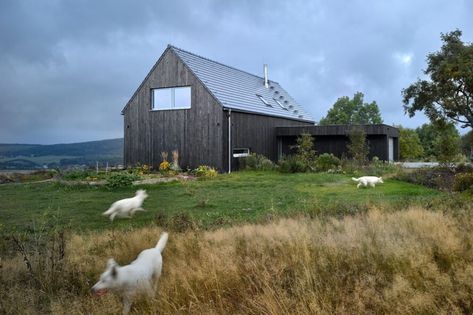 Rustic Passive House Barnd Sustainable Barn Design for Eco-Friendly Living