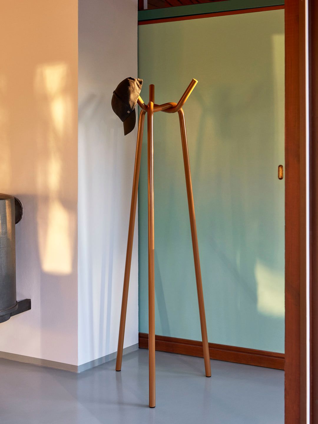 Sculptural Coat Rack Elegant and Functional Rack for Hanging Coats and Hats