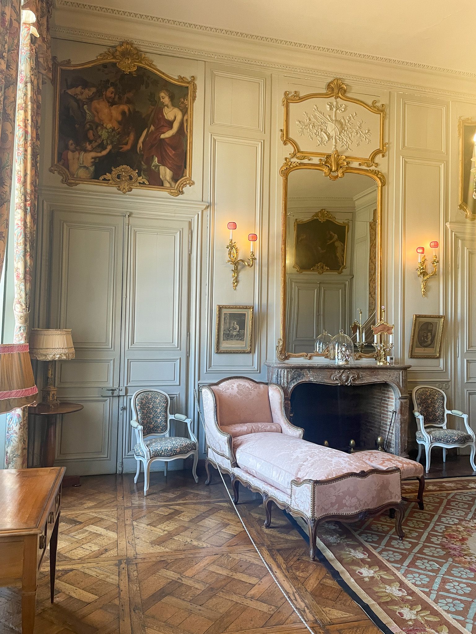 The Beauty of French Chateau Modern Furniture