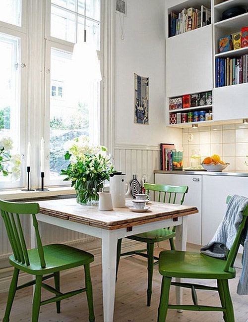 Tiny And Cozy Dining Areas Create a Warm and Inviting Dining Space in Small Areas