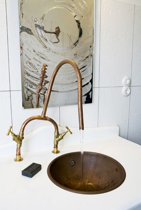 Vintage And Sculptural Bathroom Design Elegant and Timeless Bathroom Decor with a Touch of Sculptural Charm