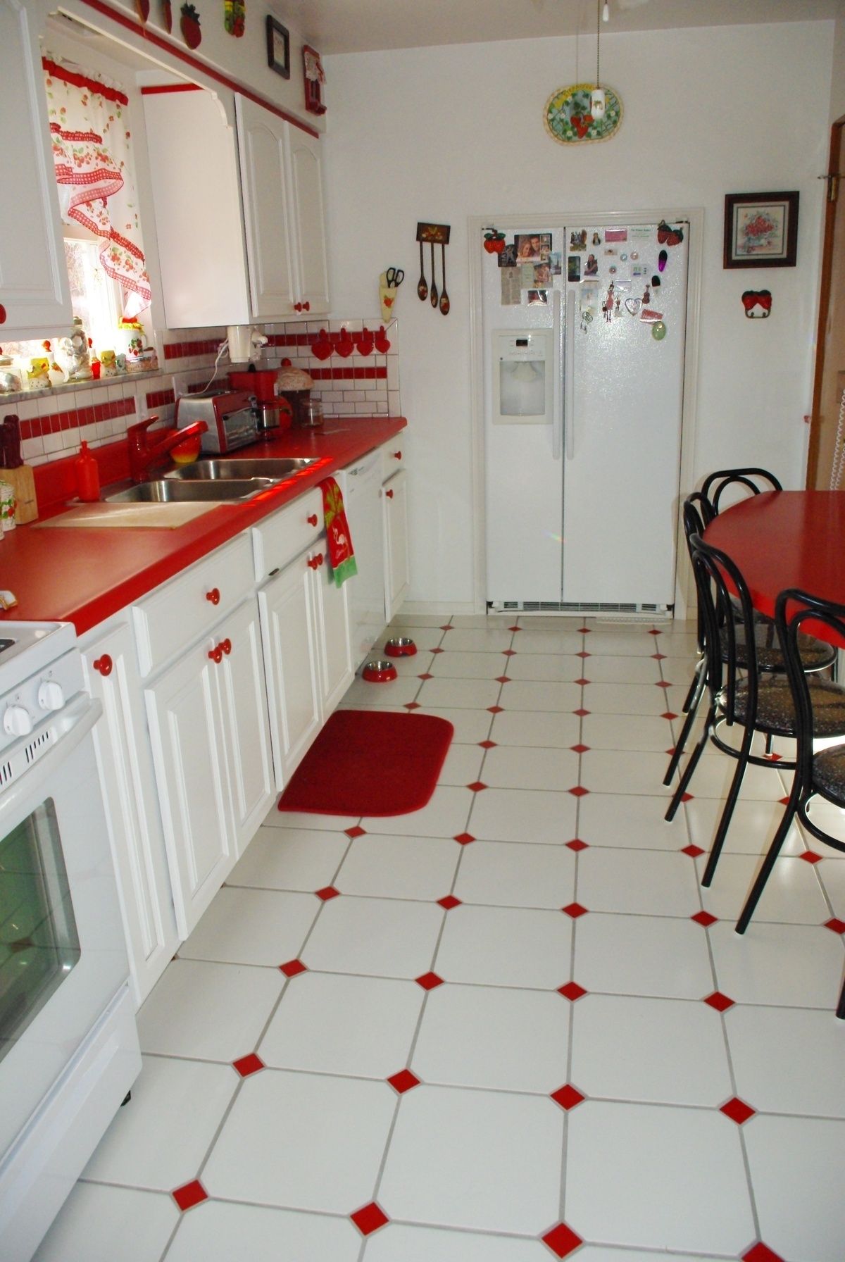 Vintage Kitchen Red White Explore the Charming Appeal of Classic Red and White Kitchen Décor